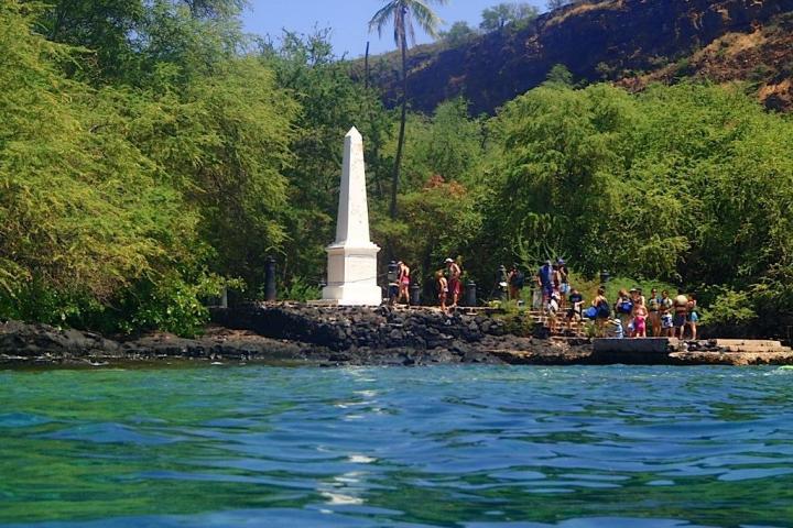 Captain Cook Monument Kealakekua Bay