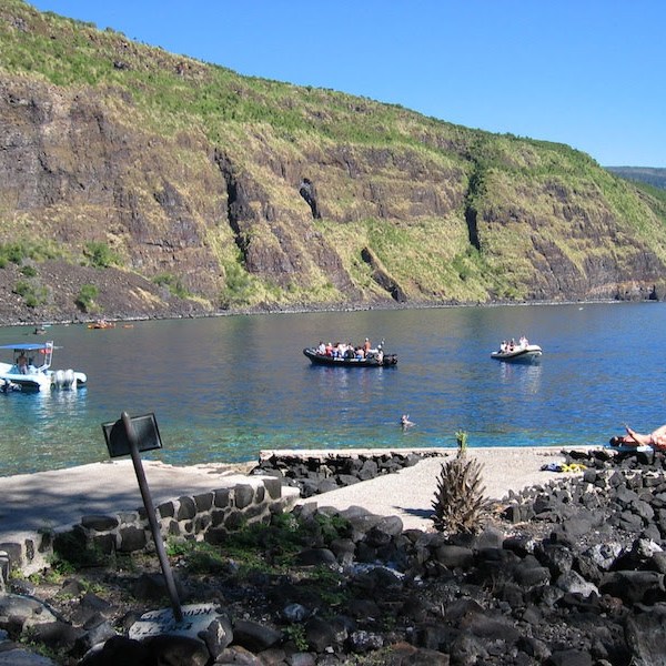 Kealakekua Bay Marine Reserve Captian Cook Monument area